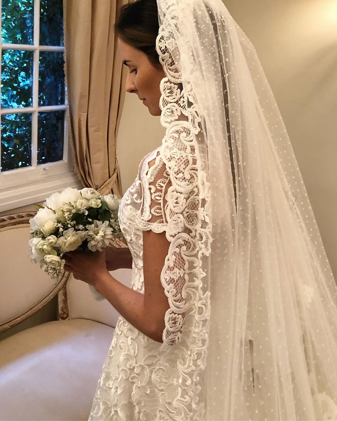 Short Charming Sleeves Lace Wedding Dresses Sheer Bateau Neck A E Plus Size Bridal Gowns Sweep Train Robe De Mari E