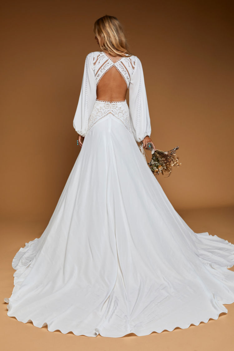 2020 Cowboy Bohemian Wedding Dresses Deep V Neck Hollow Back Long Sleeve Wedding Gowns Chiffon Boho Bridal Dress Abiti Da Sposa