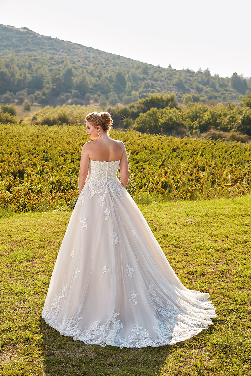 Plus New Designer Size Country Style Lace Dresses Sweetheart Applique Floor Length Elegant Wedding Dress Bridal Gown Vestidos