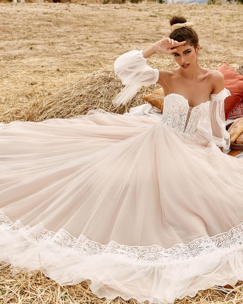 Line Romantic A Lace Beach Wedding Dresses Sweetheart Neck Long Sleeves Bohemian Bridal Gowns Tulle Sweep Train Ruffled Robe De Marie