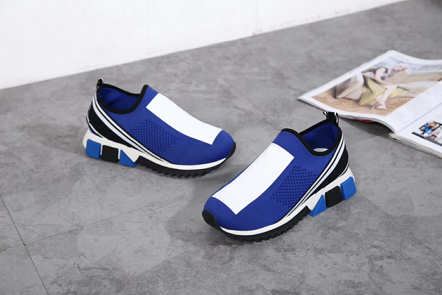 New women's casual shoes black and white designer shoes, leather, solid color dress, fashion casual shoelace box size; 35-40
New women's casual shoes black and white designer shoes, leather, solid color dress, fashion casual shoelace box size; 35-40