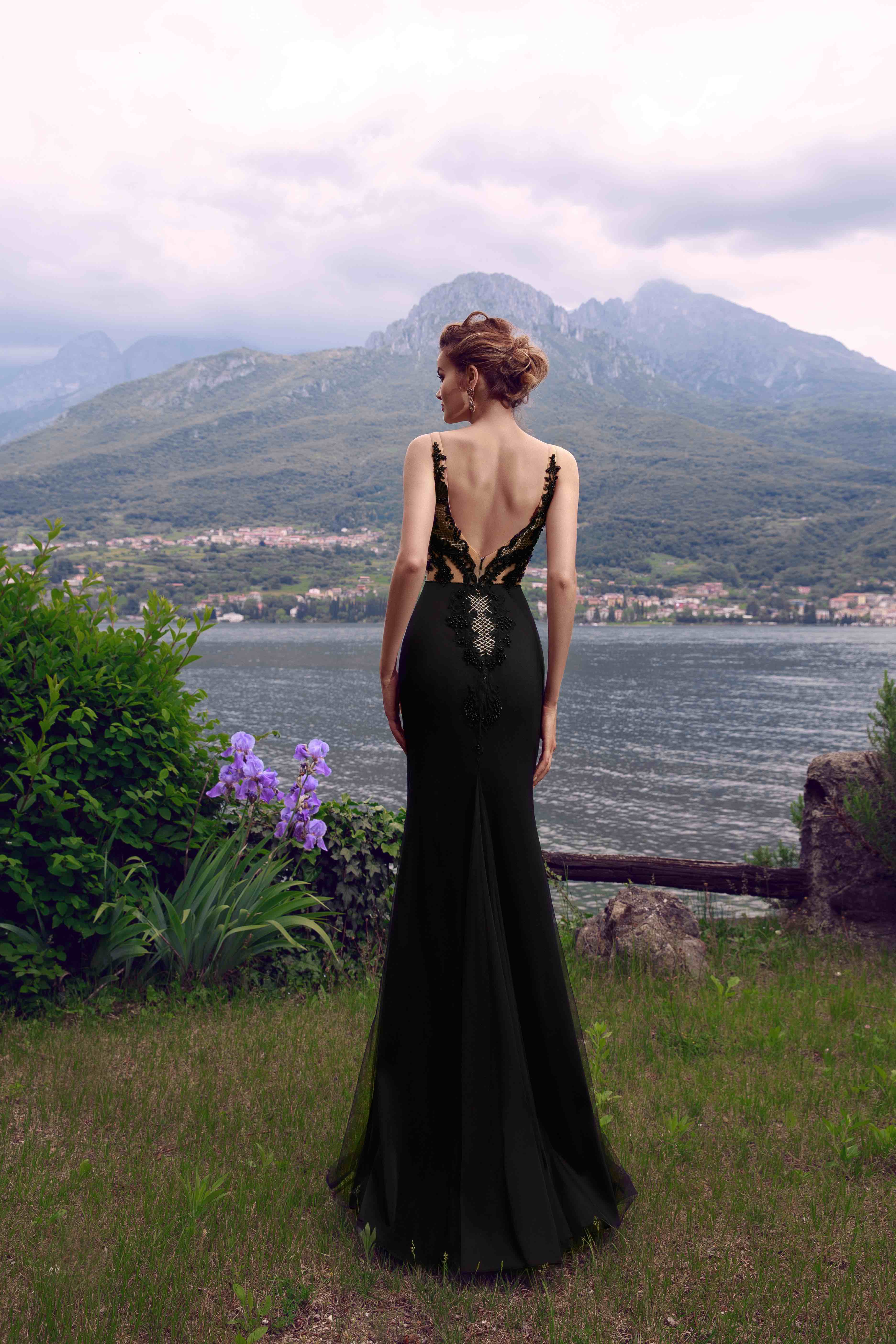 2019 New Modest Black Sexy Evening Dresses Lace Deep V Neck Backless Prom Gowns Evening Wear Red Carpet Dresses