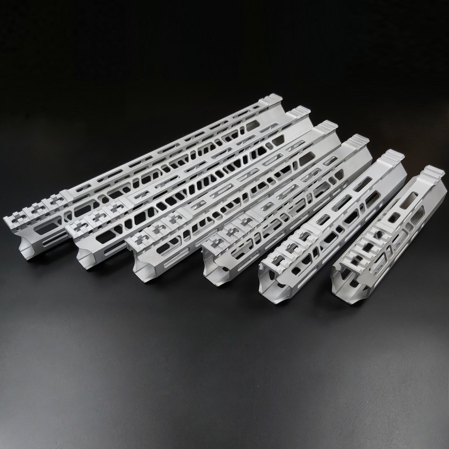 7/9/10/12//13.5/15 Inch Clamp Mount Type M-LOK Handguards Edge CNC Chamfering For (.223/5.56) Raw aluminum Color
7/9/10/12//13.5/15 Inch Clamp Mount Type M-LOK Handguards Edge CNC Chamfering For (.223/5.56) Raw aluminum Color