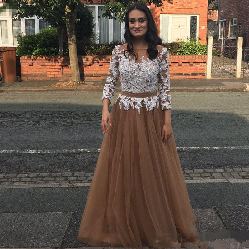 Elegant Mother of the Bride Dresses Champagne Tulle Prom Party Dresses With Long Sleeves White Lace Appliques Plus Size Formal Evening A22
Elegant Mother of the Bride Dresses Champagne Tulle Prom Party Dresses With Long Sleeves White Lace Appliques Plus Size Formal Evening A22