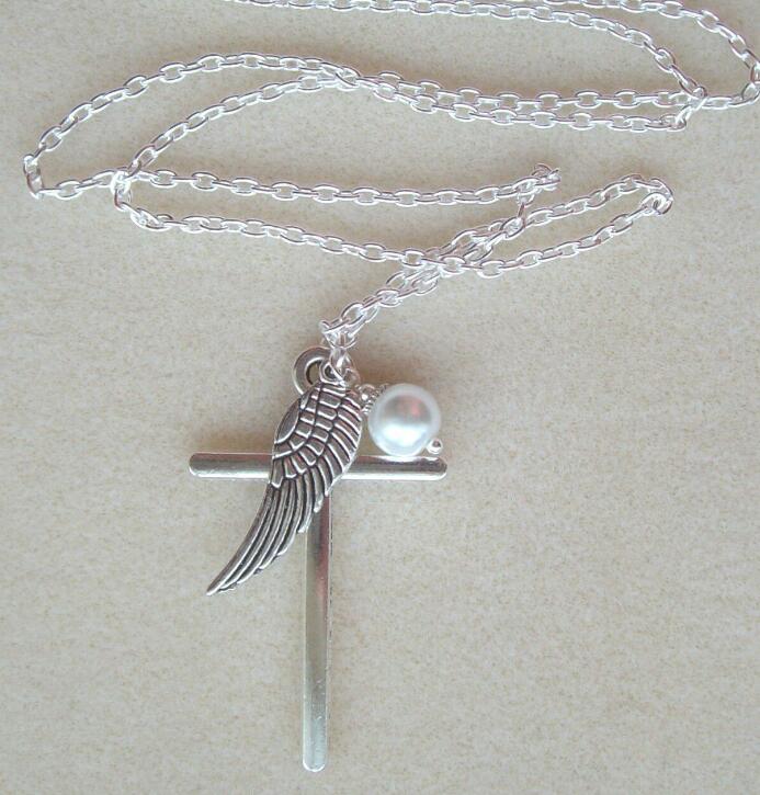 Cross Angel Wing Pearl Cluster Pendant Necklace Fashion Men Women Punk Tibetan Silver Chain Necklace Friendship Jewelry Accessories
Cross Angel Wing Pearl Cluster Pendant Necklace Fashion Men Women Punk Tibetan Silver Chain Necklace Friendship Jewelry Accessories