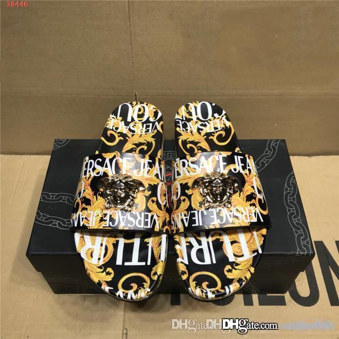 Mens classic fashion printed slippers metal head decoration light flat beach casual slippers With high-end packaging, Socks
Mens classic fashion printed slippers metal head decoration light flat beach casual slippers With high-end packaging, Socks