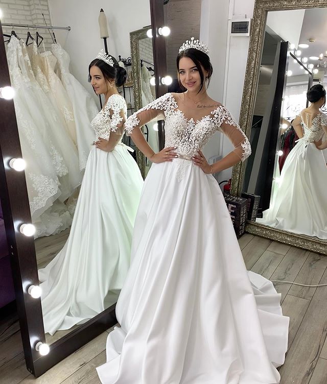 satin wedding dresses illusion sheer jewel neck lace appliques wedding dress backless long sleeve sweep train bridal gowns robes de marie