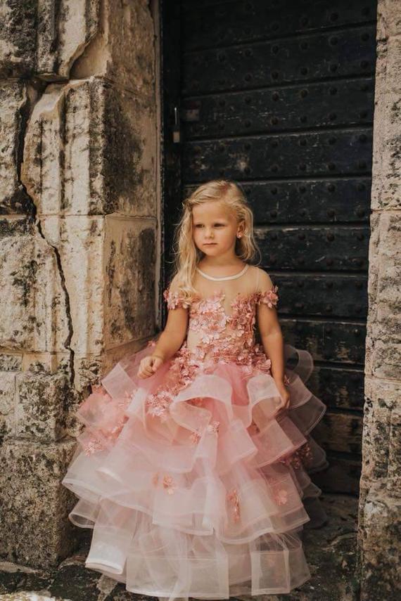 Pink Flower Girl Dresses For Wedding Jewel Neck Lace 3D Floral Appliqued A Line Puffy Girls Pageant Dress Tiered Skirts Short Sleeves