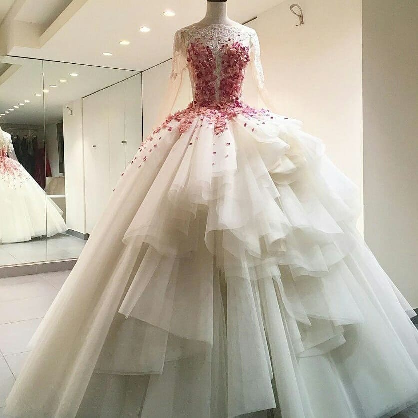 Custom Made Vintage Prom Dresses Long Sleeve Lace 3D Floral Appliques Beaded Ball Gown Tiered Skirts Formal Evening Party Dresses