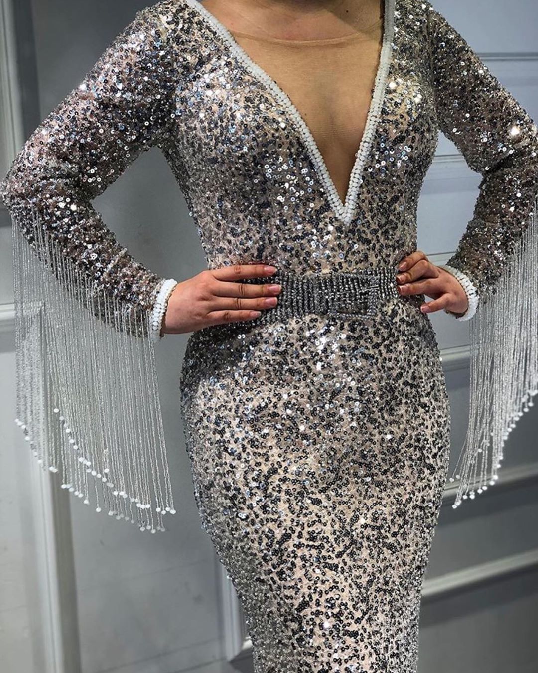 Mermaid Evening Dresses Crystal V Neck Long Sleeves Prom Gowns With Tassels Sequins Sweep Train Formal Party Dress