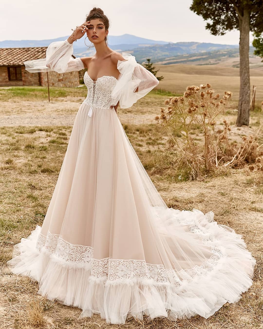 Line Romantic A Lace Beach Wedding Dresses Sweetheart Neck Long Sleeves Bohemian Bridal Gowns Tulle Sweep Train Ruffled Robe De Marie