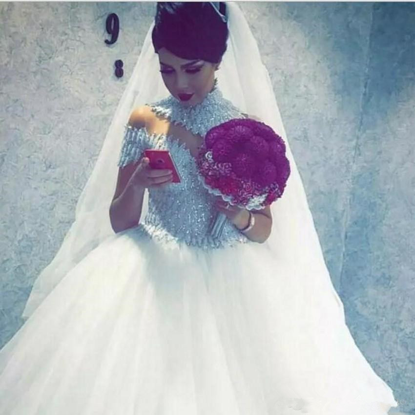 Vintage Ball Gown Dresses Off-Shoulder High Neck Mor Appliques Beaded Illusion Back Court Train Bridal Wedding Gowns 88 0510