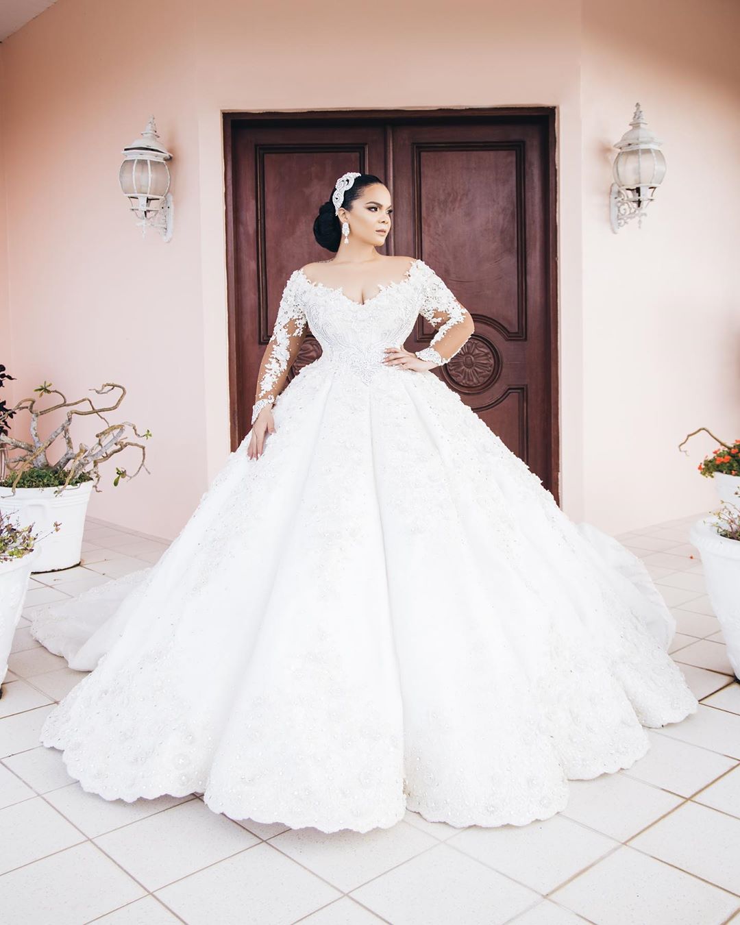 2020 Arabic Aso Ebi Luxurious Lace Crystals Wedding Dresses Sheer Neck Bridal Dresses Long Sleeves Vintage Wedding Gowns ZJ304