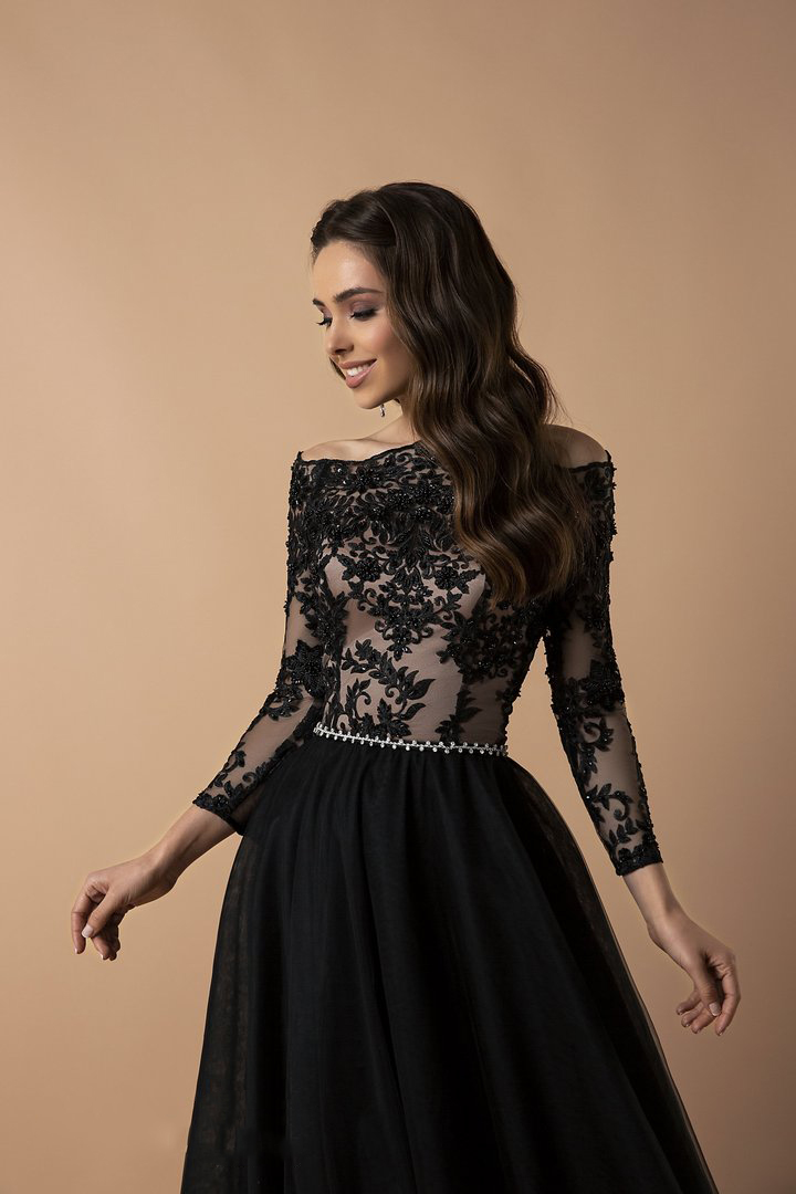 2019 Black Prom Dresses Off The Shoulder Lace Appliqued Beaded Belt A Line Sweep Train Cheap Evening Gowns Custom Formal Party Dress Robe