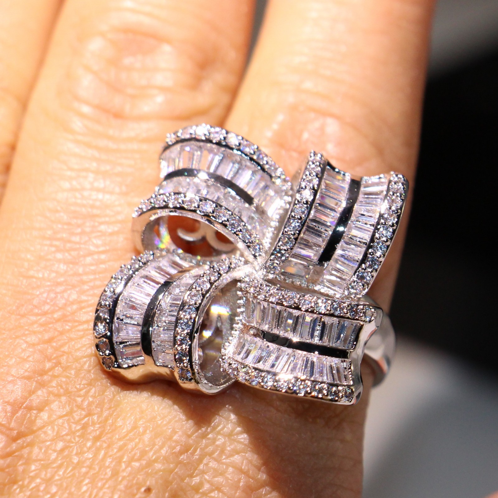 Brand New Luxury Jewelry 925 Sterling Silver White Topaz CZ Diamond Flower Ring Women Wedding Engagement Band Ring for Lovers Gift