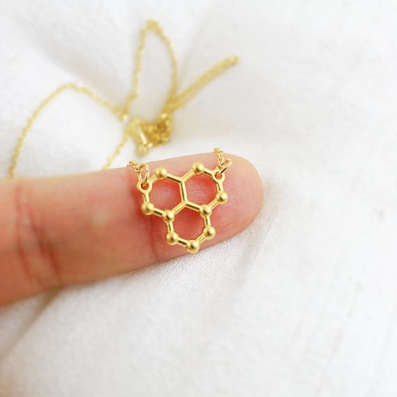 lucky geometric Water Molecule Necklace Science STEM Necklace Chemistry pendant Necklace ice Hydro molecule H2O formula jewelry
lucky geometric Water Molecule Necklace Science STEM Necklace Chemistry pendant Necklace ice Hydro molecule H2O formula jewelry