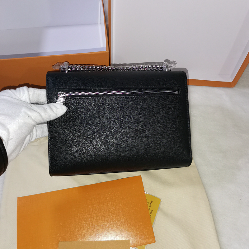 Wholesale top quality women's Bags Grain cowhide Leather lady's dinner handbag Contains the date code internally Mini bag Makeup send box 8A40780, Whatepp 86 18011902843
Wholesale top quality women's Bags Grain cowhide Leather lady's dinner handbag Contains the date code internally Mini bag Makeup send box 8A40780, Whatepp 86 18011902843