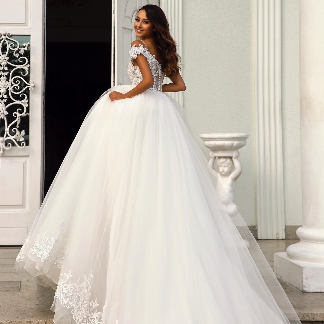 Beaded Flawless Lace Wedding Dresses Off The Shoulder Appliqued Bridal Gowns Tulle Sweep Train A E Covered Buttons Back Robe De Mari E