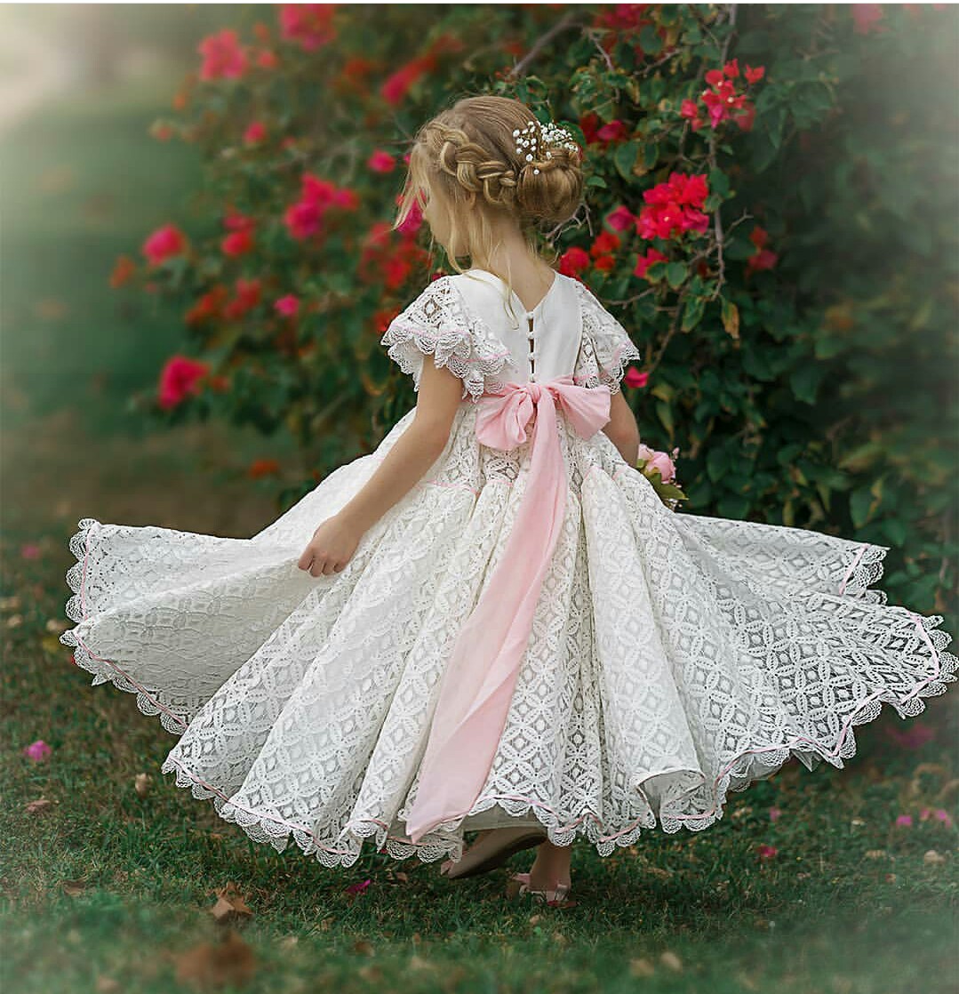 Cheap Cute White Pageant Gowns Jewel Short Sleeve Applique Lace Girl Flower Girl Dress Tiered Sweep Train Custom Made Hot Sell Birthday Gown