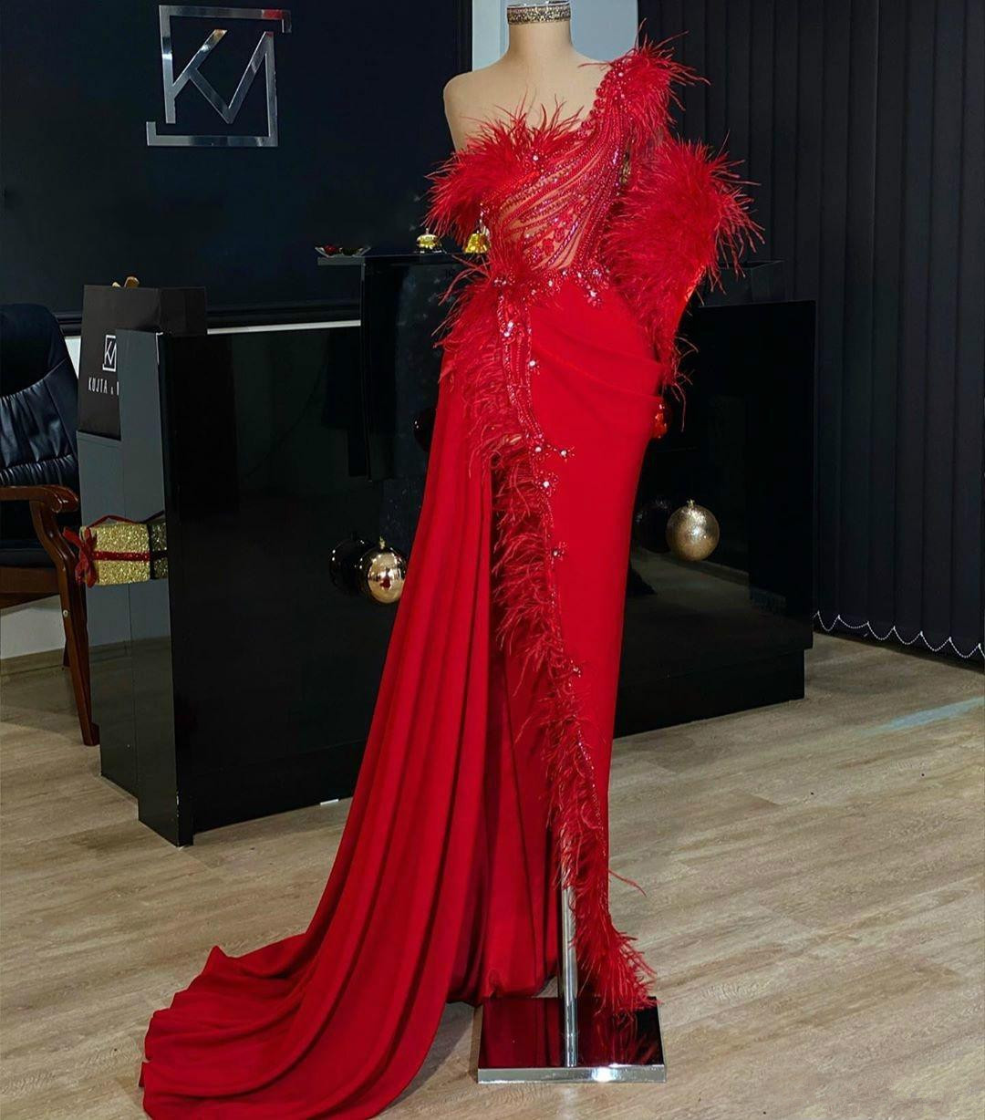 Gorgeous Red Mermaid Prom Dress 2020 One Shoulder Feather Beading Side Split Formal Evening Gowns Robe De Soiree