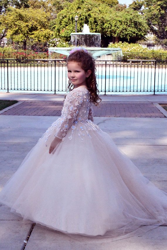 Princess Flower Girl Dresses Jewel Neck Lace Appliqued Beads Long Sleeves A Line Girls Pageant Dress With Free Petticoat Kids Formal Gowns