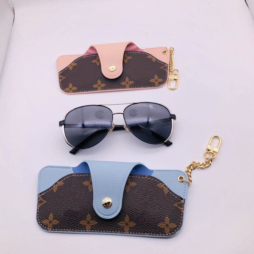 European and American men and women fashion sunglasses protective cover, bag key ring, with packaging box
European and American men and women fashion sunglasses protective cover, bag key ring, with packaging box