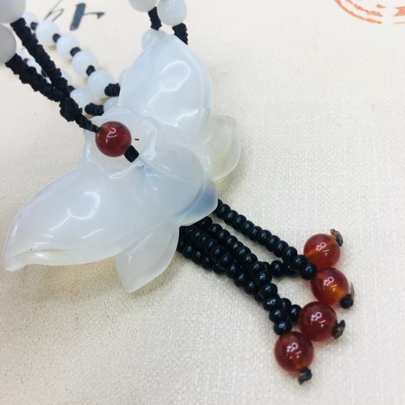 Natural Brazilian Chalcedony Jade Carved White Butterfly Pendant with Chalcedony Bead Necklace Men's and Women's Sweater Cha 
Natural Brazilian Chalcedony Jade Carved White Butterfly Pendant with Chalcedony Bead Necklace Men's and Women's Sweater Cha