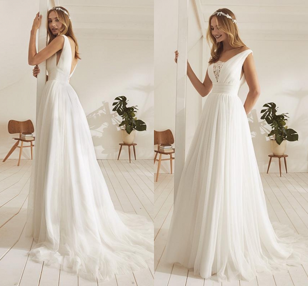 Cheap Sexy Beach Wedding Dress 2020 Appliques Tulle Princess Boho Wedding Gowns Pleats Open Back Bridal Dress Vestido De Noiva