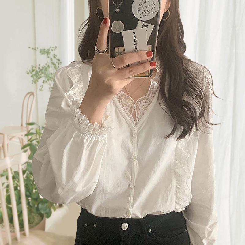 Blouse Femme Autumn V-neck Loose Breathable Simple And Elegant Lace Stitching White Shirt Sweet Petal Sleeves Solid Color Shirt
Blouse Femme Autumn V-neck Loose Breathable Simple And Elegant Lace Stitching White Shirt Sweet Petal Sleeves Solid Color Shirt