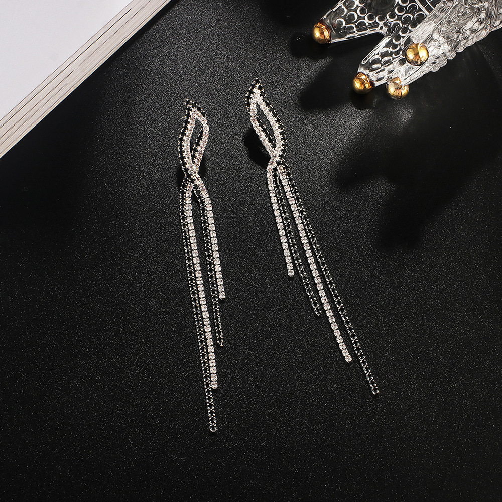 Exaggeration Rhinestone Eardrop Exceed Flash Diamond Tassels Claw Chain Earrings Luxurious Concise Atmosphere Earring
Exaggeration Rhinestone Eardrop Exceed Flash Diamond Tassels Claw Chain Earrings Luxurious Concise Atmosphere Earring