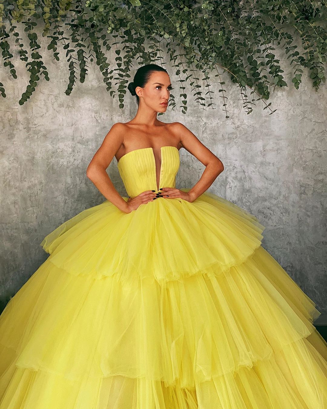 Charming Yellow Ball Gown Wedding Dresses Sheer Plunging Neck Tiered Bridal Gowns Plus Size Sweep Train Tulle Vestidos De Novia