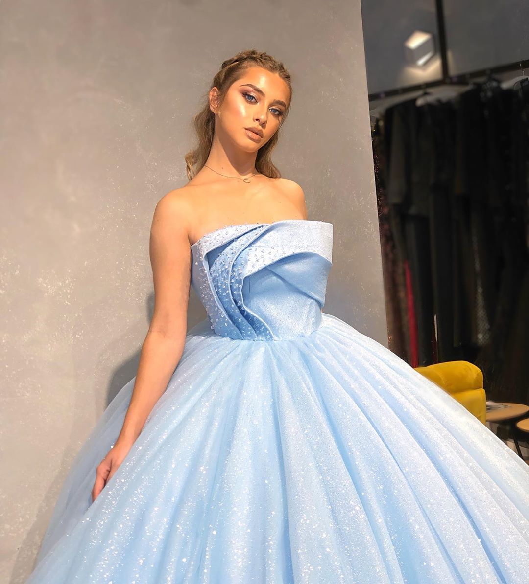 Sparkly Ball Gown Prom Dresses Strapless Puffy Bling Bling Evening Gowns Floor Length Backless Ruffles Party Dress