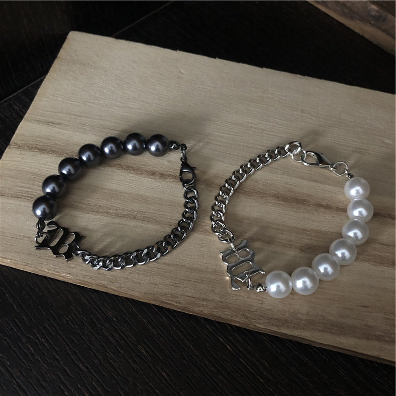 Hip hop imitation pearl charm bracelets for women personalized stitching chain bracelet black white handmade jewelry
Hip hop imitation pearl charm bracelets for women personalized stitching chain bracelet black white handmade jewelry