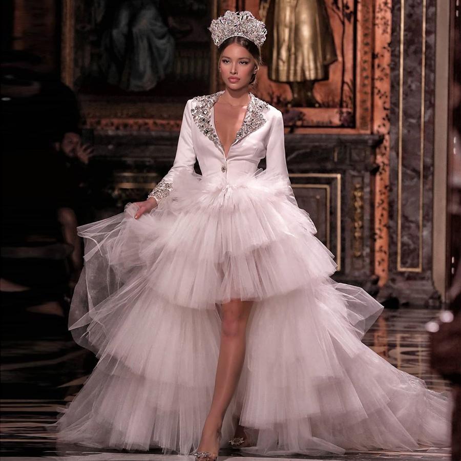Vintage Crystal Beaded High Low Wedding Dresses Sexy Deep V Neck Sequined Long Sleeves Bridal Gowns Tiered Tulle Skirt robe de marié, Ivory
Vintage Crystal Beaded High Low Wedding Dresses Sexy Deep V Neck Sequined Long Sleeves Bridal Gowns Tiered Tulle Skirt robe de marié, Ivory