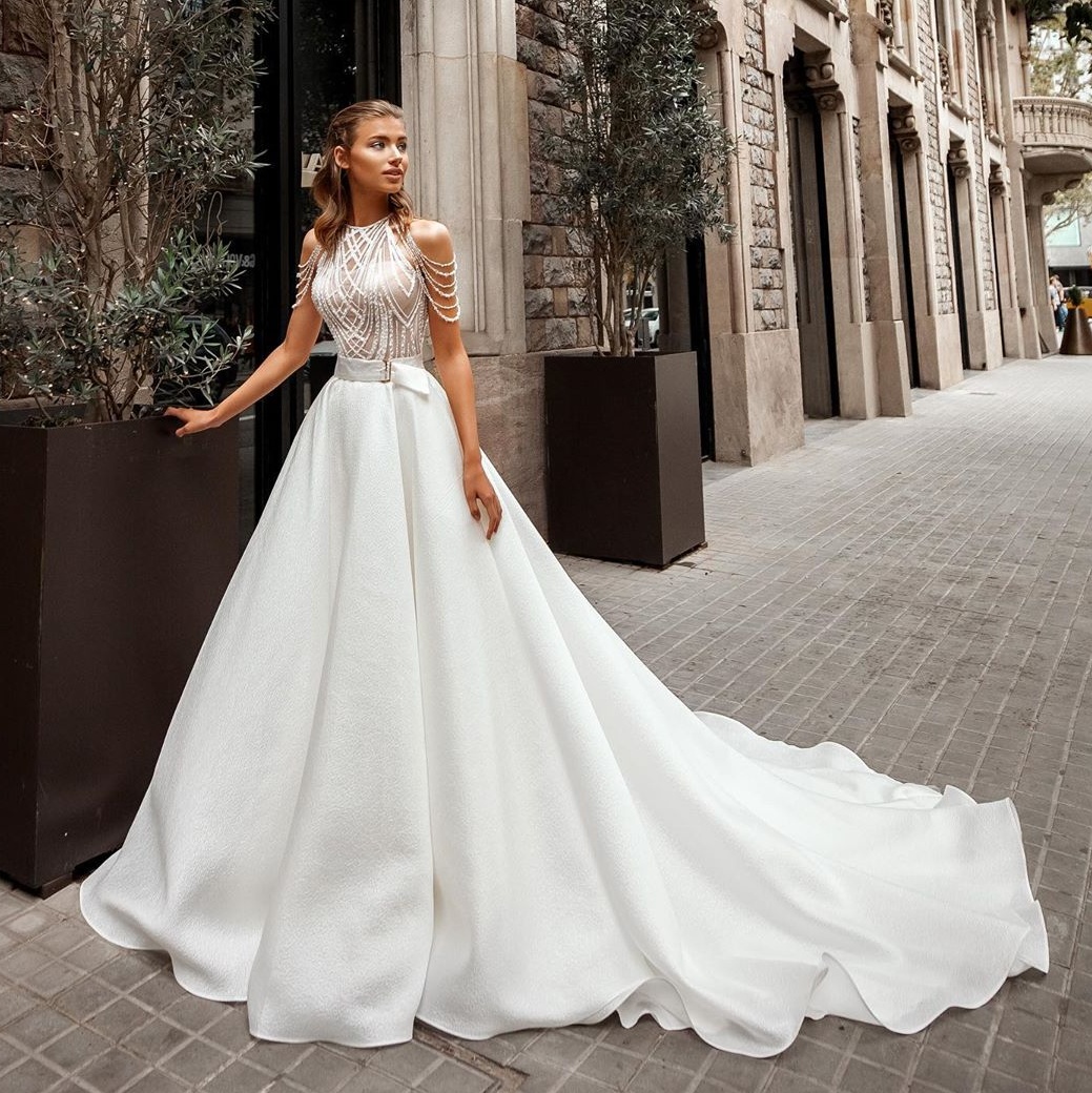 Line Classy A Beading Wedding Dresses Halter Neck Sleeveless Keyhole Back Bridal Gowns Sweep Train Satin Robe De Marie