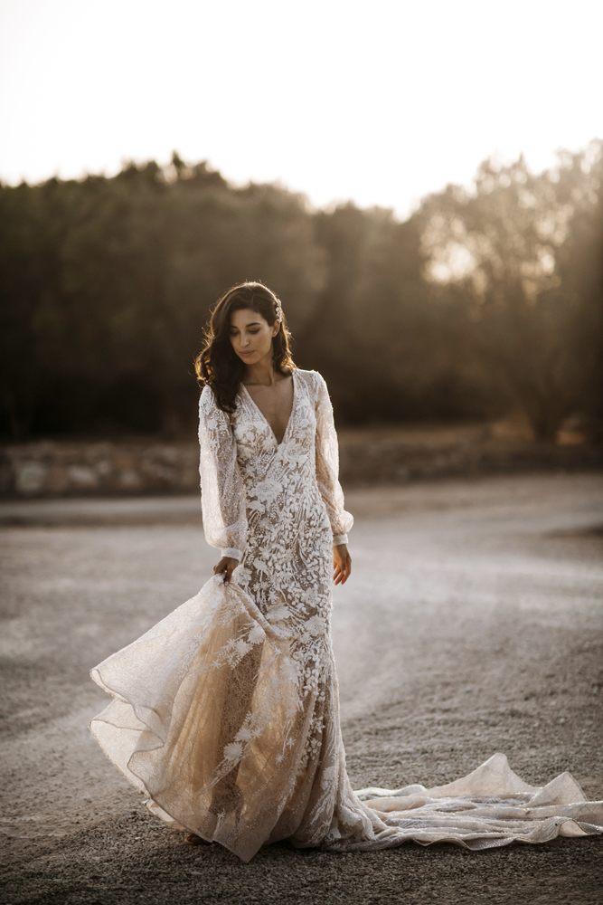long sleeve country wedding dresses v neck lace appliques sexy backless vestidos de novia sweep train a line beach wedding gowns