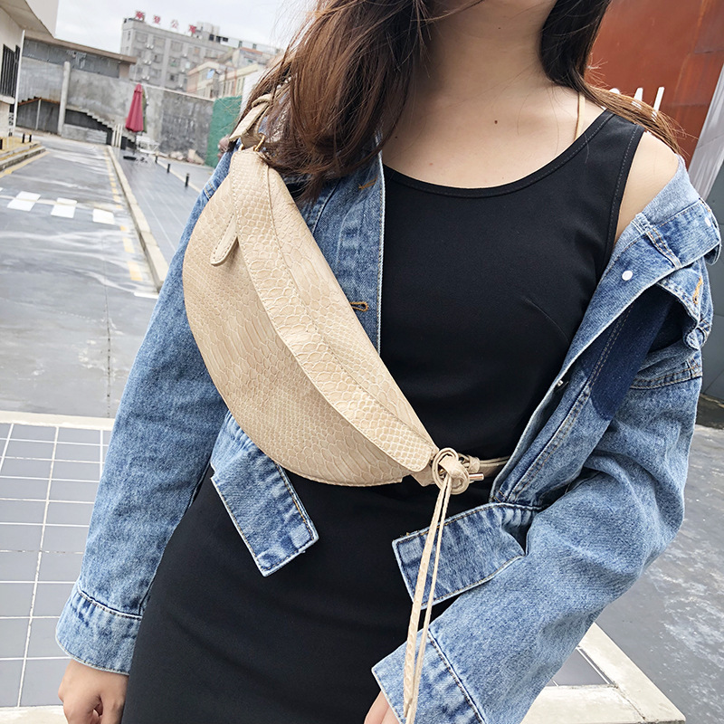 2020 new women's Korean version of the simple ladies shoulder bag Korean version of the fashionable ladies chest bag, Beige
2020 new women's Korean version of the simple ladies shoulder bag Korean version of the fashionable ladies chest bag, Beige