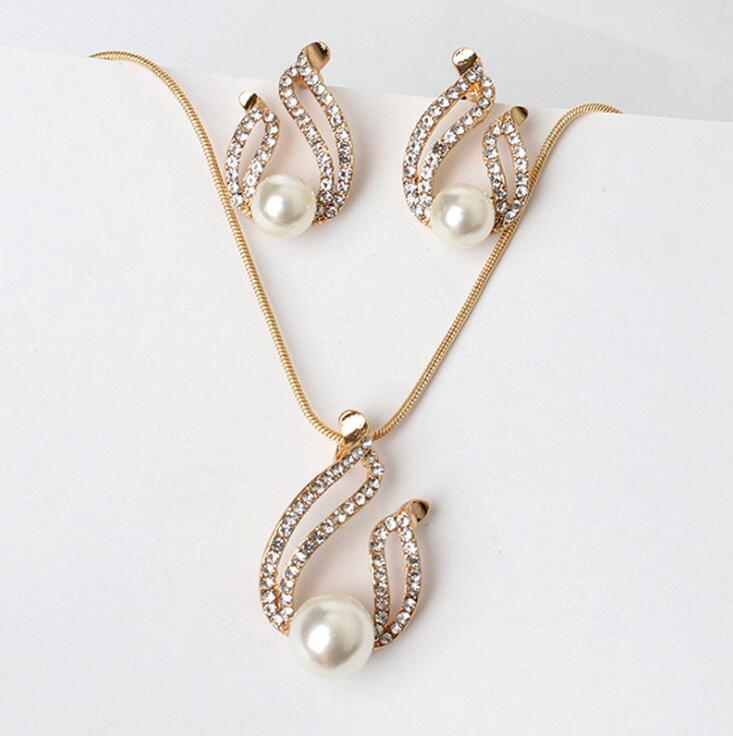 New design pearl u-shaped earring necklace set Wedding Bridal Jewelry bride accessories set Bridal Jewelry Sets for Wedding decorations, White
New design pearl u-shaped earring necklace set Wedding Bridal Jewelry bride accessories set Bridal Jewelry Sets for Wedding decorations, White
