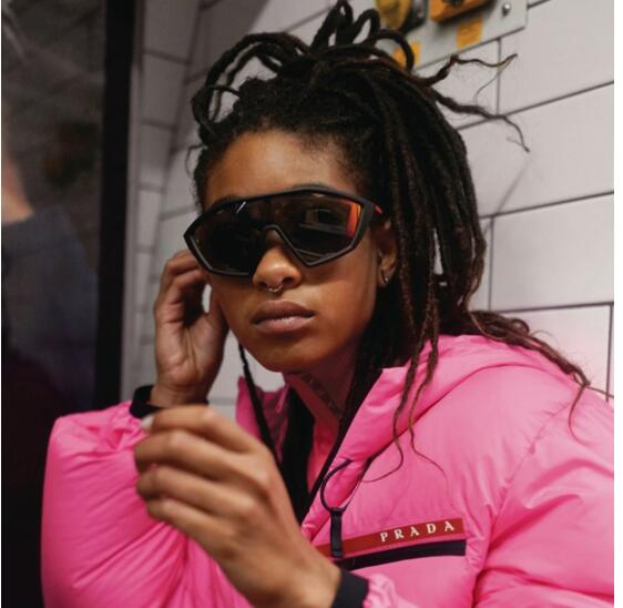 Cross-border foreign trade new modern retro mask-shaped one-piece sunglasses INS wind big brand sunglasses SPS10U
Cross-border foreign trade new modern retro mask-shaped one-piece sunglasses INS wind big brand sunglasses SPS10U