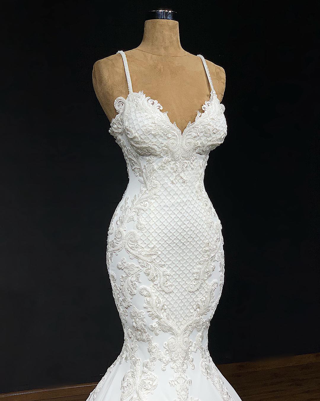 Mermaid Beaded Chic Lace Wedding Dresses Spaghetti Straps V Neck Bridal Gowns Appliqued Sweep Train Trumpet Robe De Marie