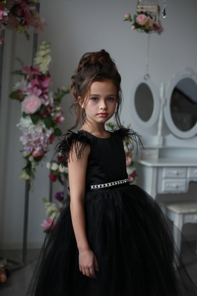 Amazing Black Feather Backless Flower Girl Dresses For Wedding Beaded Pageant Gowns Knee Length Kids Tulle First Holy Communion Dress