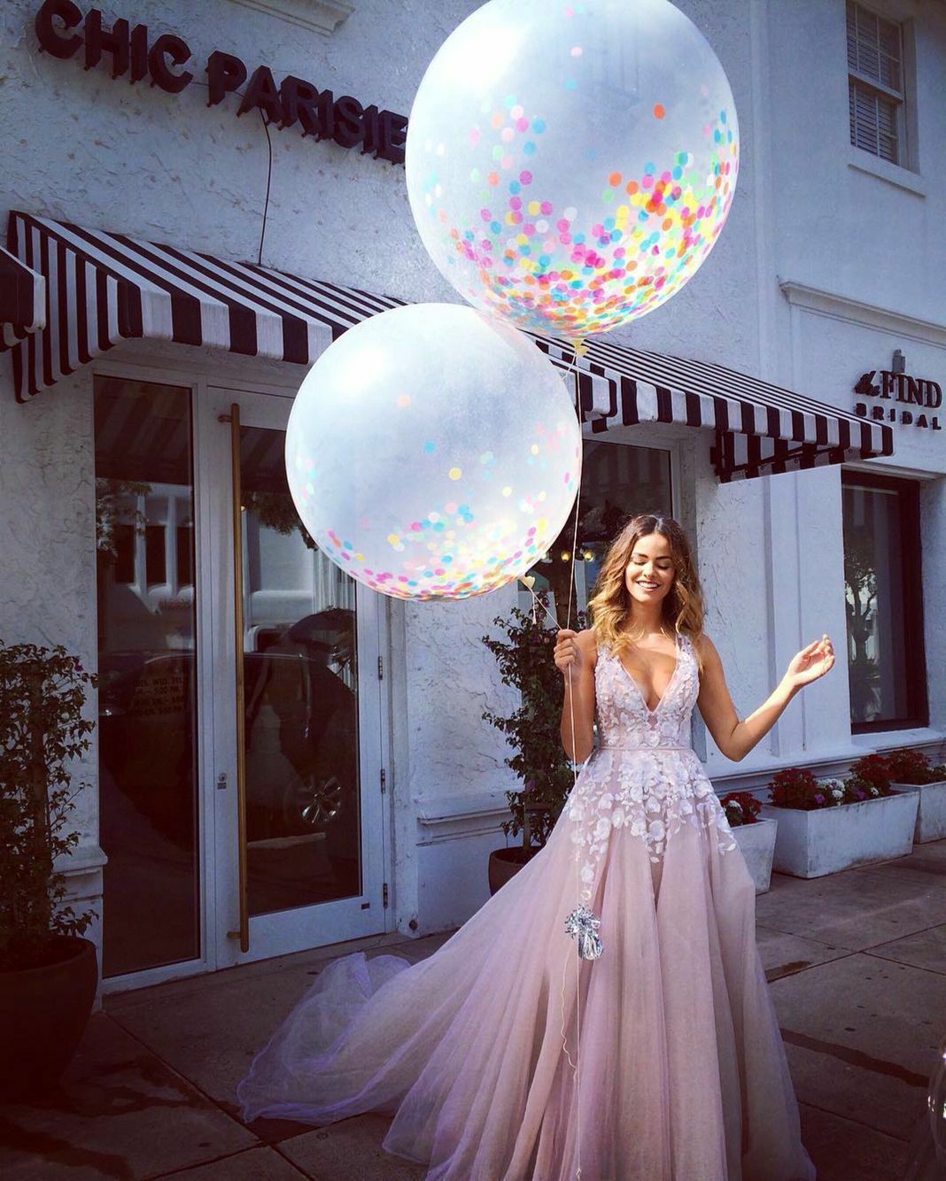 Sexy A-Line Wedding Dresses Pink Tulle Lace Deep V Neck White Applique Beaded Backless Court Train Ruffled robe de mariee vestidos de novia