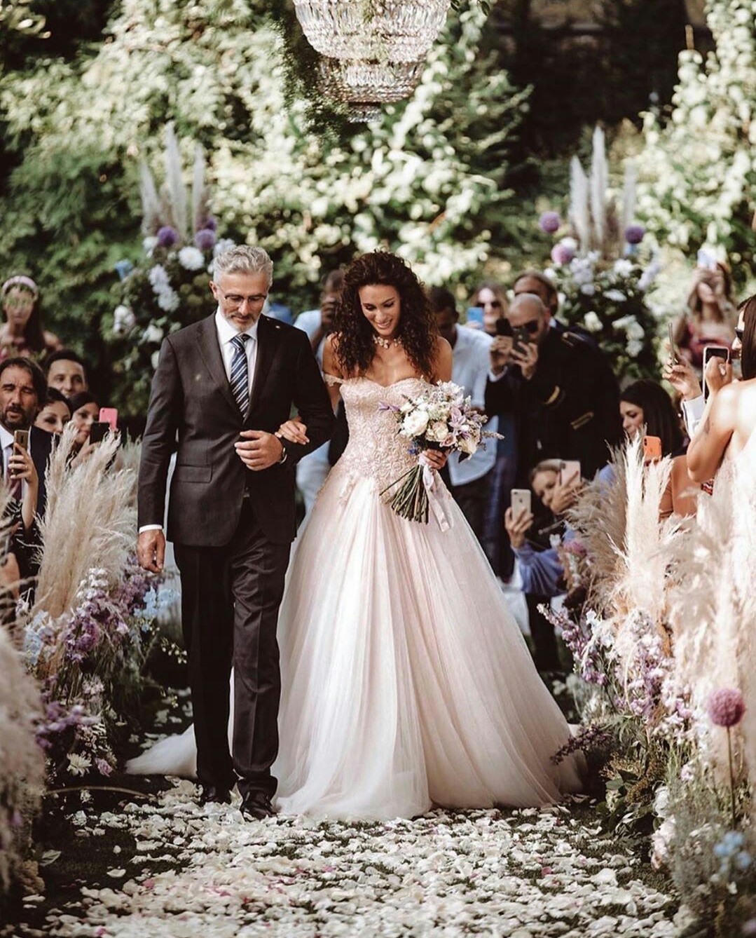 cheap floral wedding dresses offshoulder sleeveless lace appliqued bridal gown tulle court train custom made robes de marie hot sell