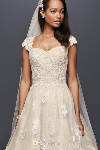 Oleg Cassini Vintage Cap Sleeve Wedding Dresses Modest Lace Applique Plus Size Country Sweep Train Bridal Dress