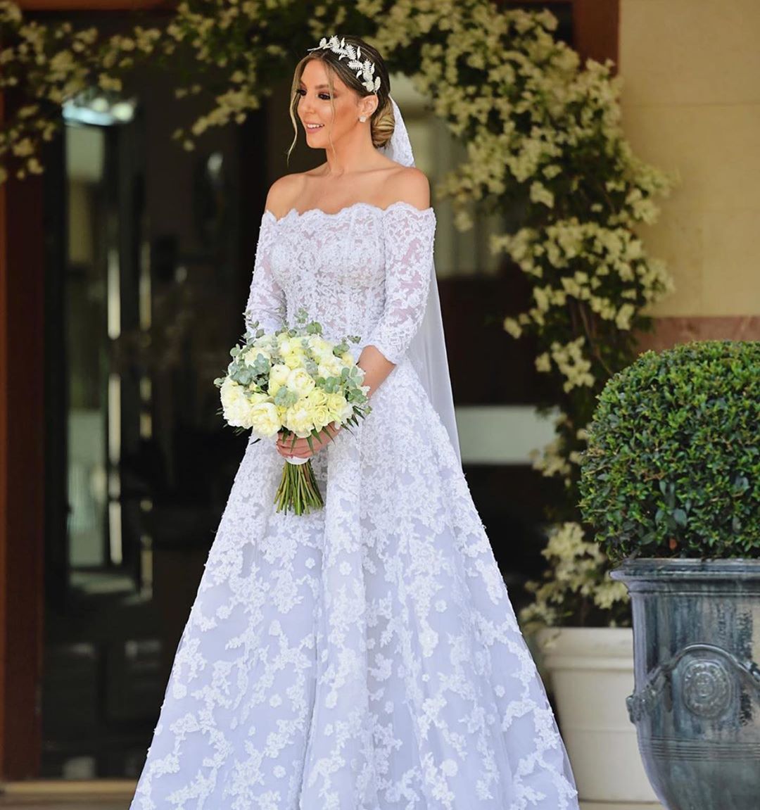 2020 Bateau Wedding Dresses Lace Tulle Applique Wedding Gowns A Line Sweep Train Bridal Gowns Abiti Da Sposa