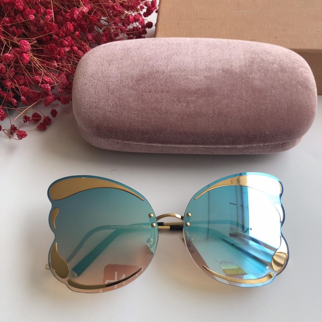 08N Luxury Sunglasses Women Designer 08 Popular Frame Sunglasses Crystal Metarial Fashion Women Style Come With Pink Case
08N Luxury Sunglasses Women Designer 08 Popular Frame Sunglasses Crystal Metarial Fashion Women Style Come With Pink Case