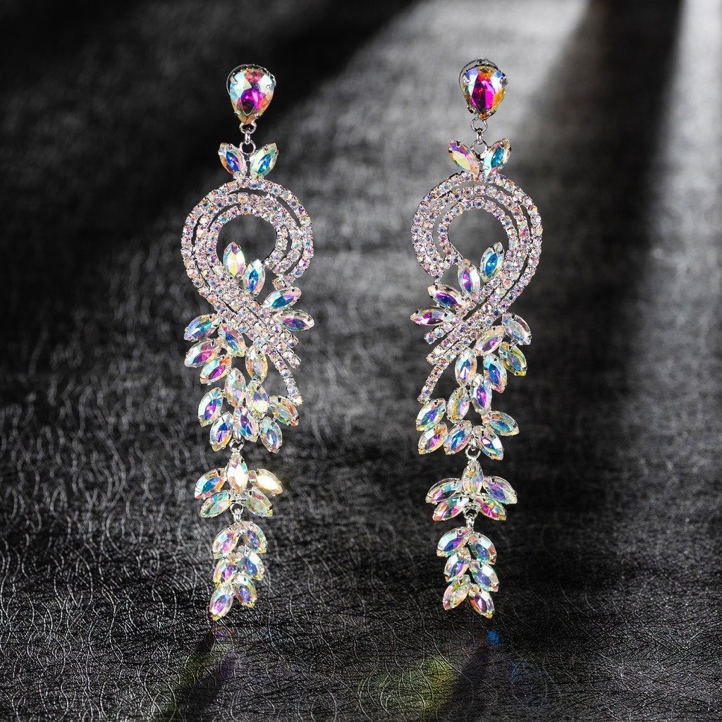 European Bride Earring Marry Wedding Wedding Dress Decoration Long Earrings Colour Evening Dress Banquet Jewelry Drill
European Bride Earring Marry Wedding Wedding Dress Decoration Long Earrings Colour Evening Dress Banquet Jewelry Drill