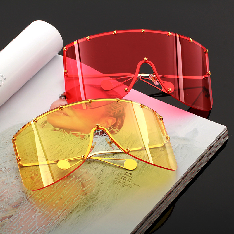 Big Frame Integrated Lens Trend Mask Sunglasses New Fashion Windproof Metal Mask Frameless Sunglasses Frameless sunglasses
Big Frame Integrated Lens Trend Mask Sunglasses New Fashion Windproof Metal Mask Frameless Sunglasses Frameless sunglasses