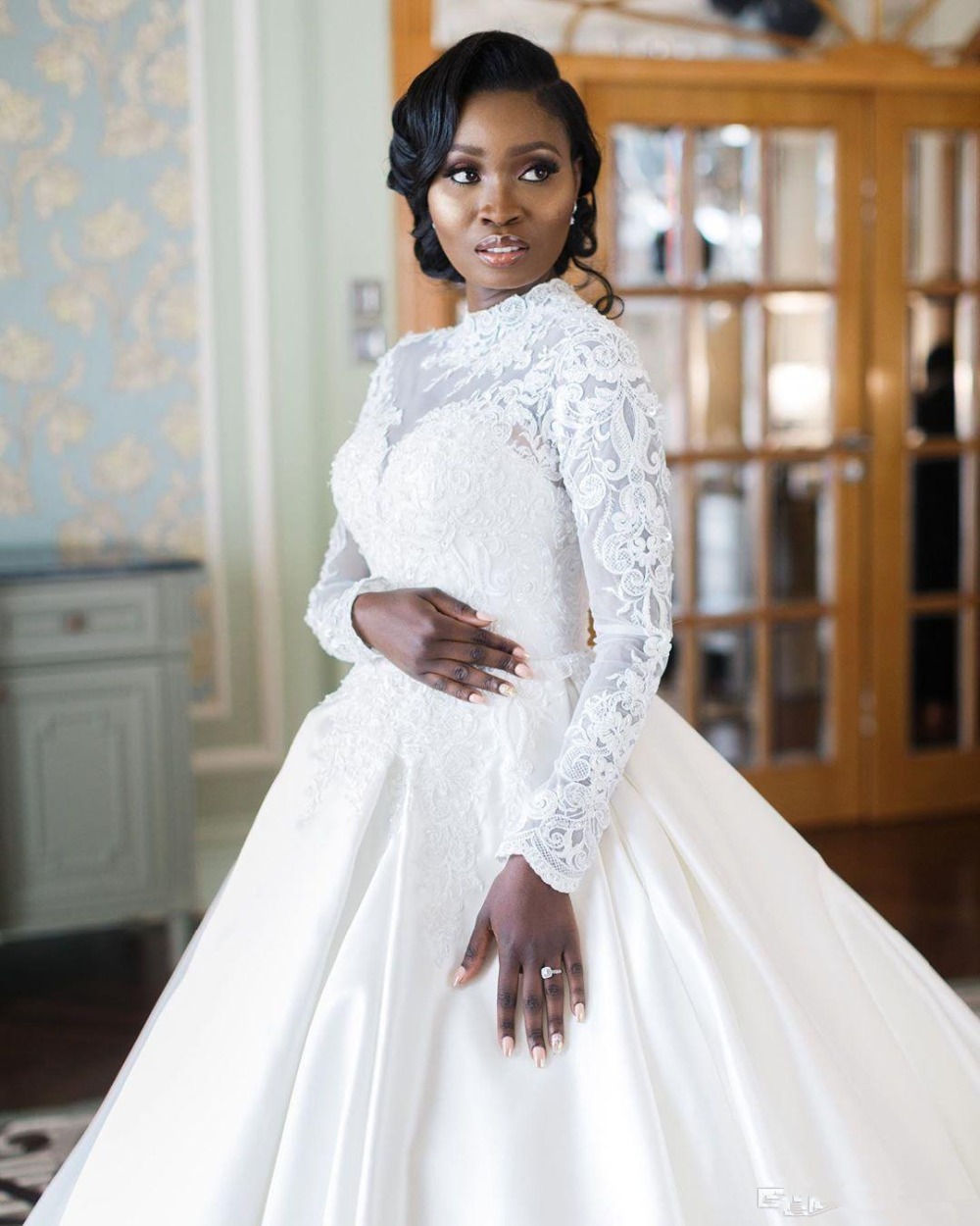 Lace Long African Sleeves Beaded Wedding Dresses High Neck Sequined Bridal Gowns A Line Court Train Appliqued Satin Robe De Marie ppliqued