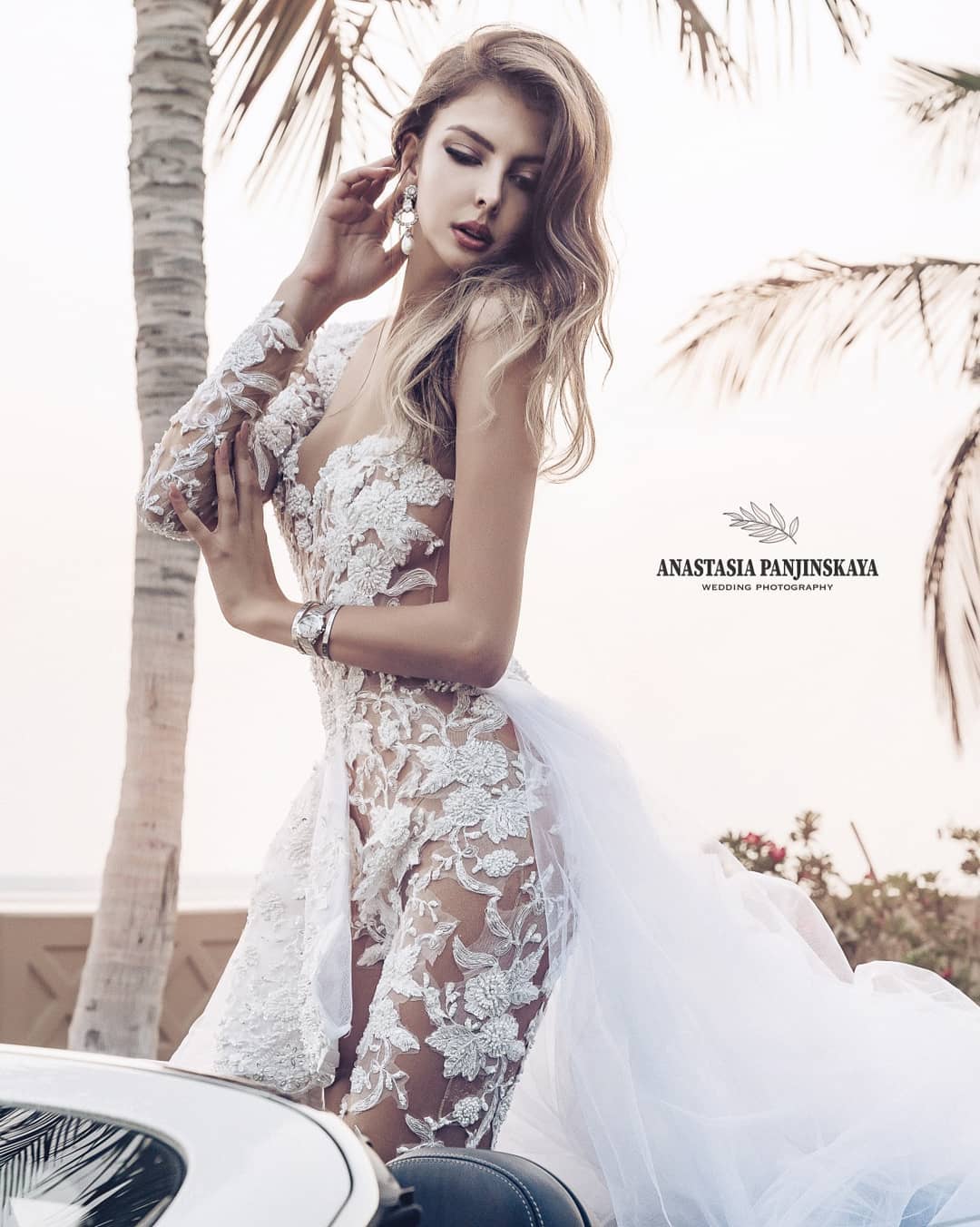 2020 White Wedding Jumpsuits With Detachable Train Lace 3D Floral Appliqued Illusion Long Sleeve Beach Wedding Dresses Vestidos De Novia